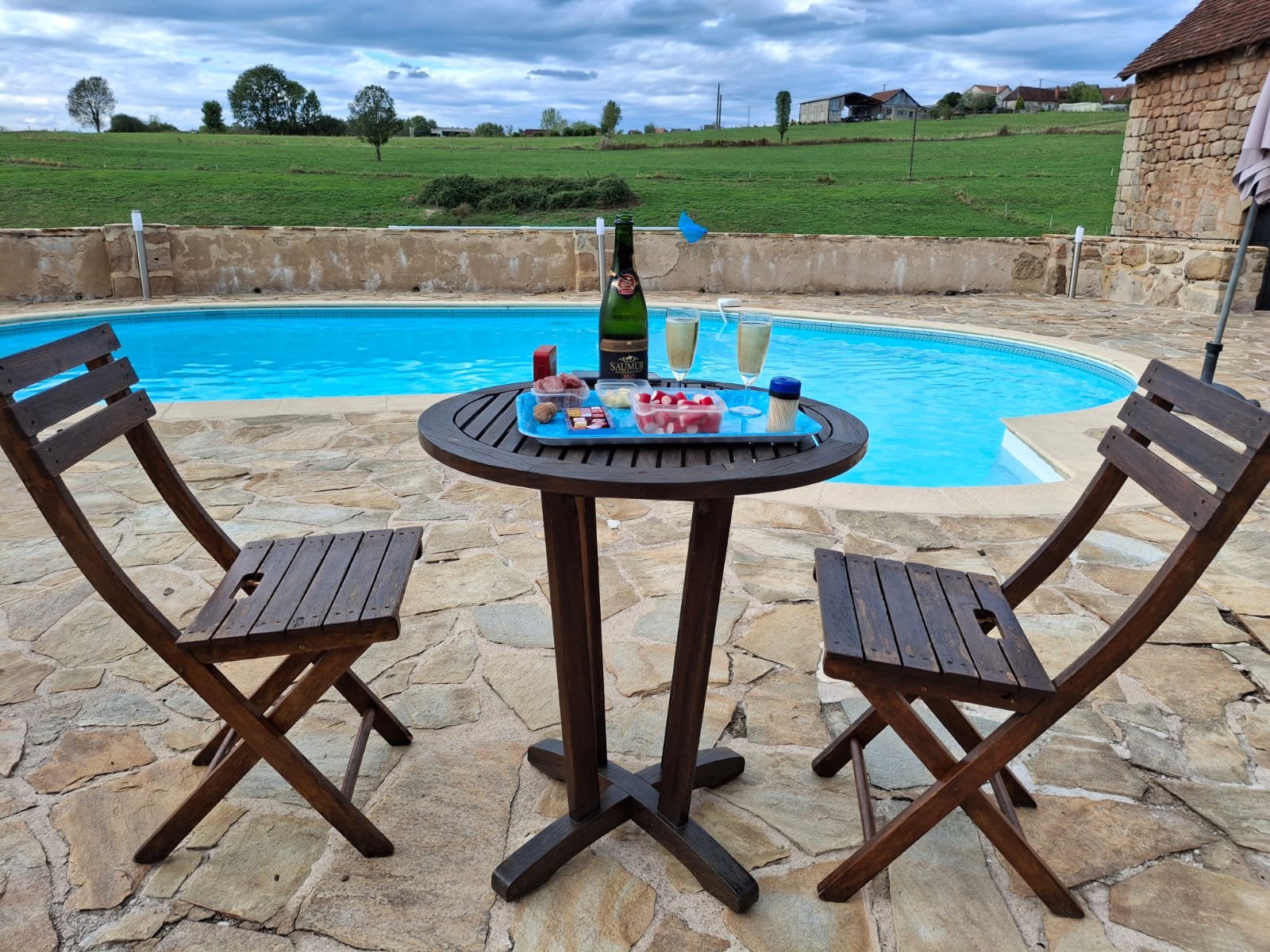 Frankrijk vakantiehuis verwarmd privézwembad 15-29 augustus, 5 personen, 2 slaapkamers, Open haard, Landelijk