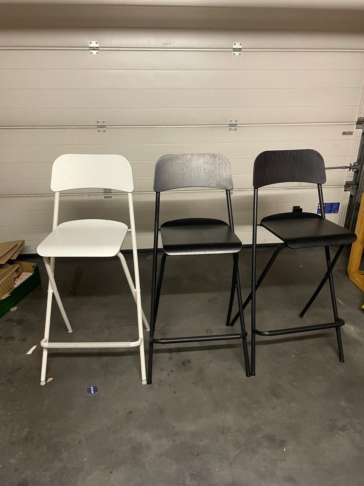 3 IKEA FRANKLIN opklapbare barkrukken (1x wit, 2x zwart), Maison & Meubles, Comme neuf, Enlèvement, Bois, 60 à 90 cm