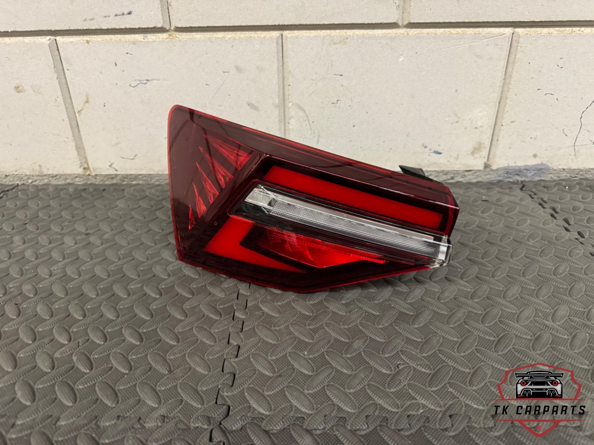Skoda Karoq Crystal Lighting links achterlicht 57a945207c, Tr. Vaclava Klementa 869
293 01  Mlada Boleslav, CZ, Skoda, Skoda Auto a.s.