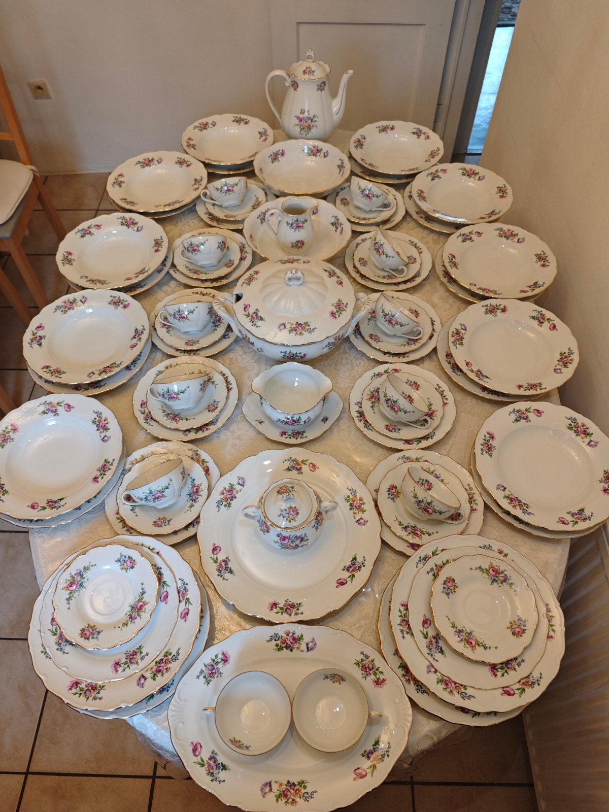 Service voor 12 personen plus cadeaus, Ophalen