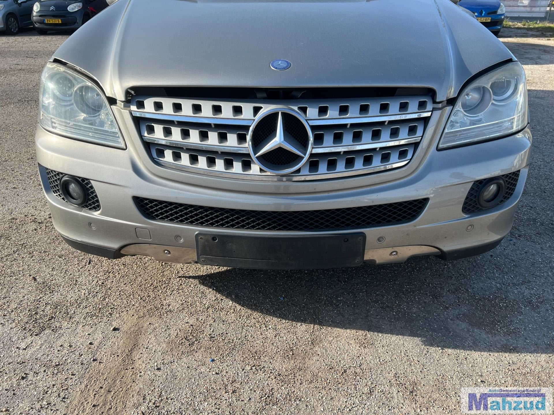 MERCEDES ML 2 W164 Grijs C723 voorbumper 2005-2011, Gebruikt, Mercedes-Benz AG, Mercedes-Benz, Mercedesstrasse 120
70372  Stuttgart, DE