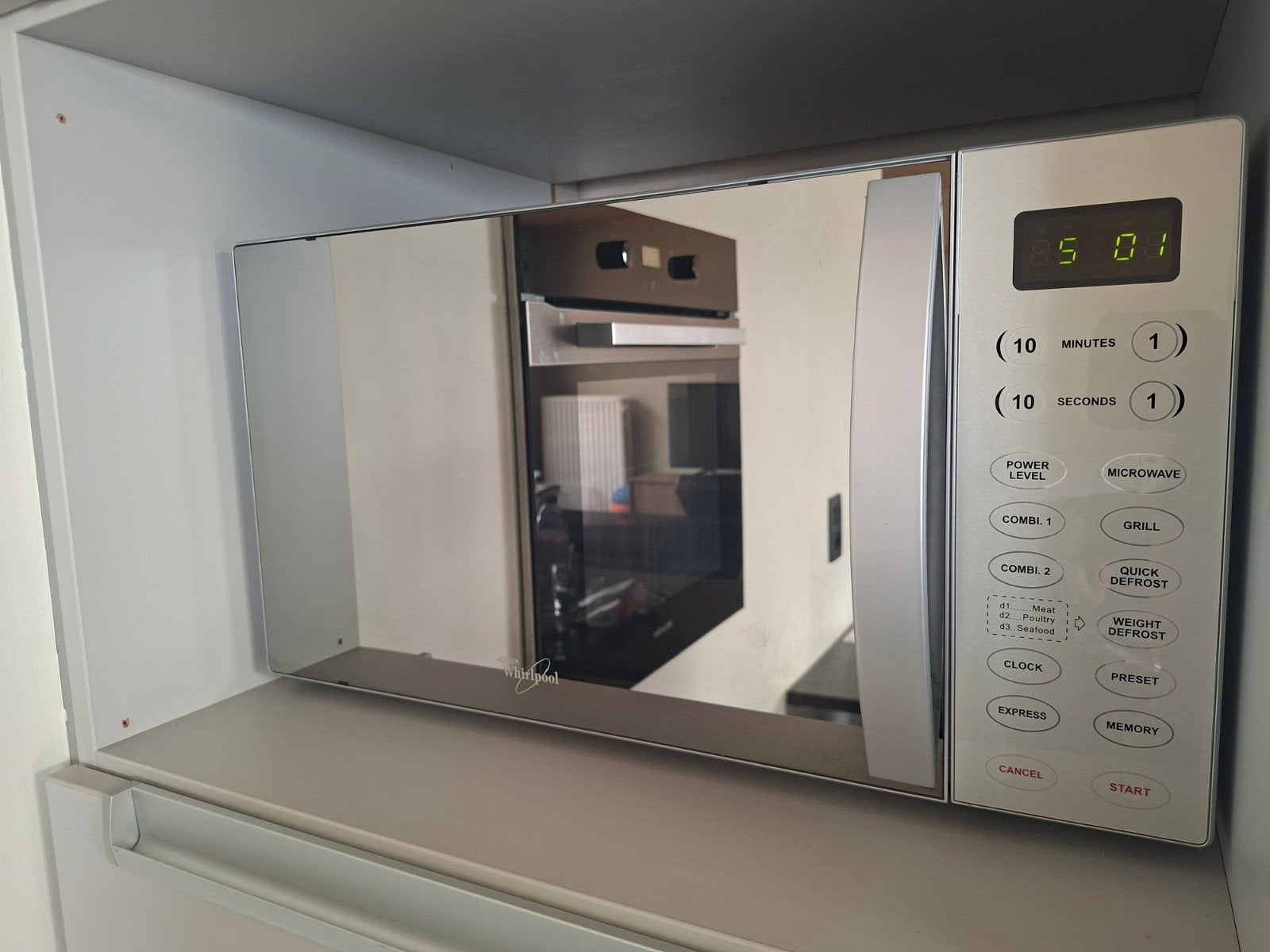 Whirlpool combi microgolfoven, Elektronische apparatuur, Microgolfovens, Ophalen, Zo goed als nieuw, Microgolfoven, Draaiplateau