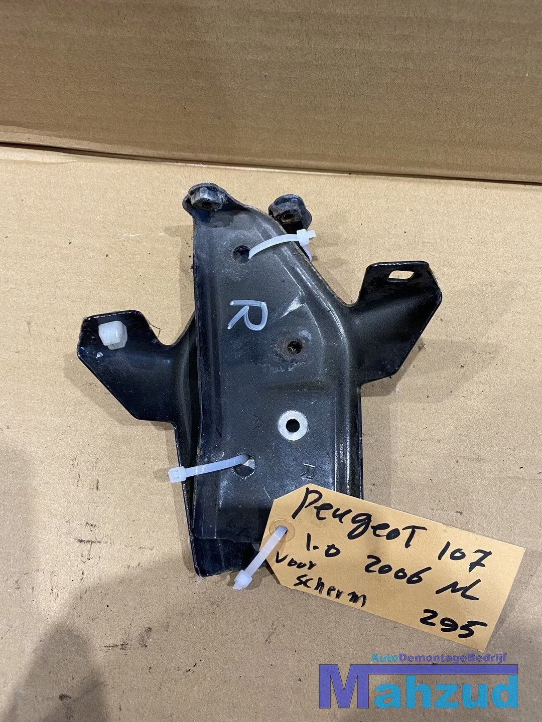 PEUGEOT 107 Links rechts voorscherm scherm steun 2005-2014, Autos : Pièces & Accessoires, Carrosserie & Tôlerie, Taurusavenue 1
2132 LS  Hoofddorp, NL
