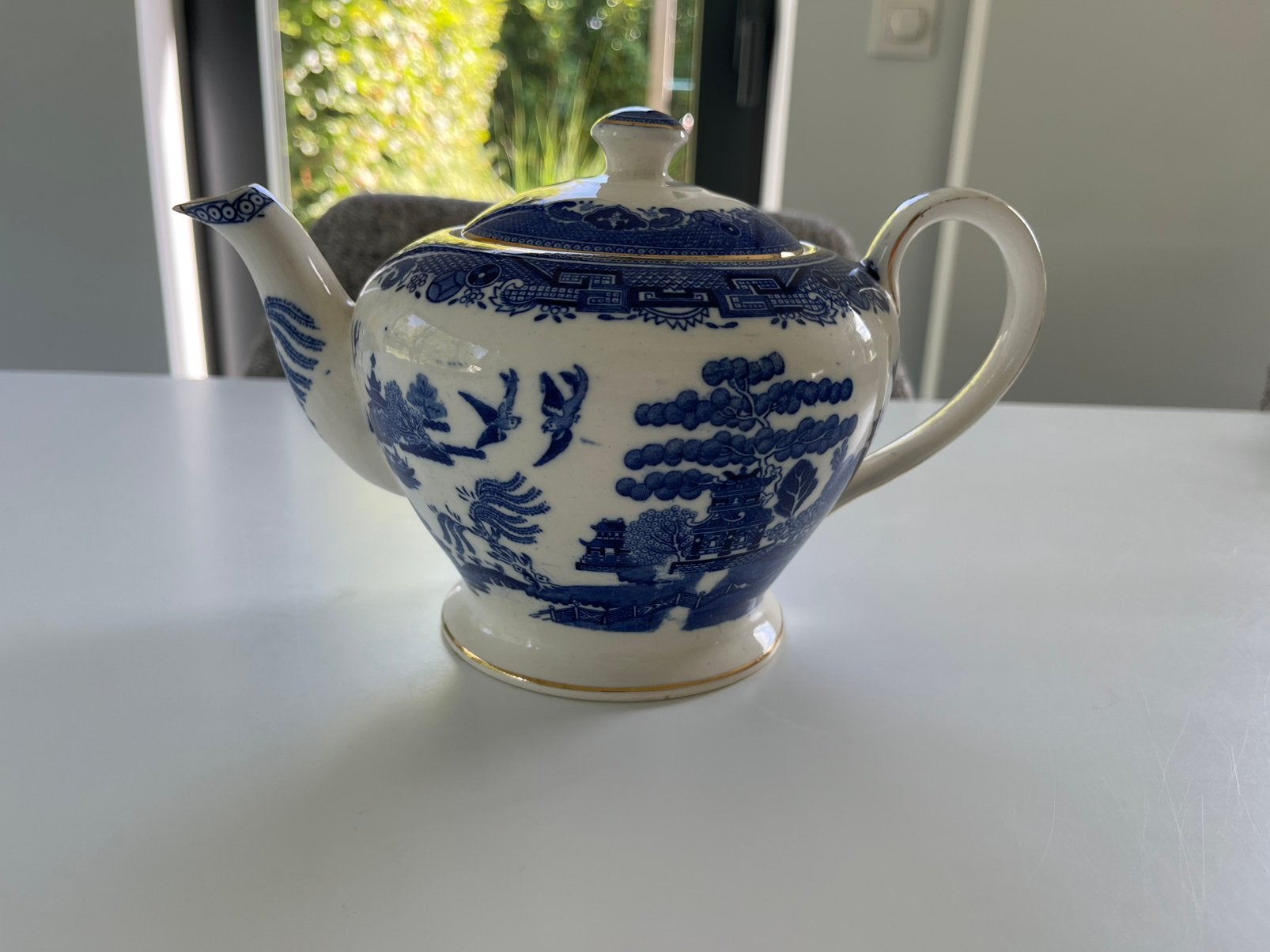 Theepot Willow Victoria Fenton porcelein in heel goede staat, Ophalen