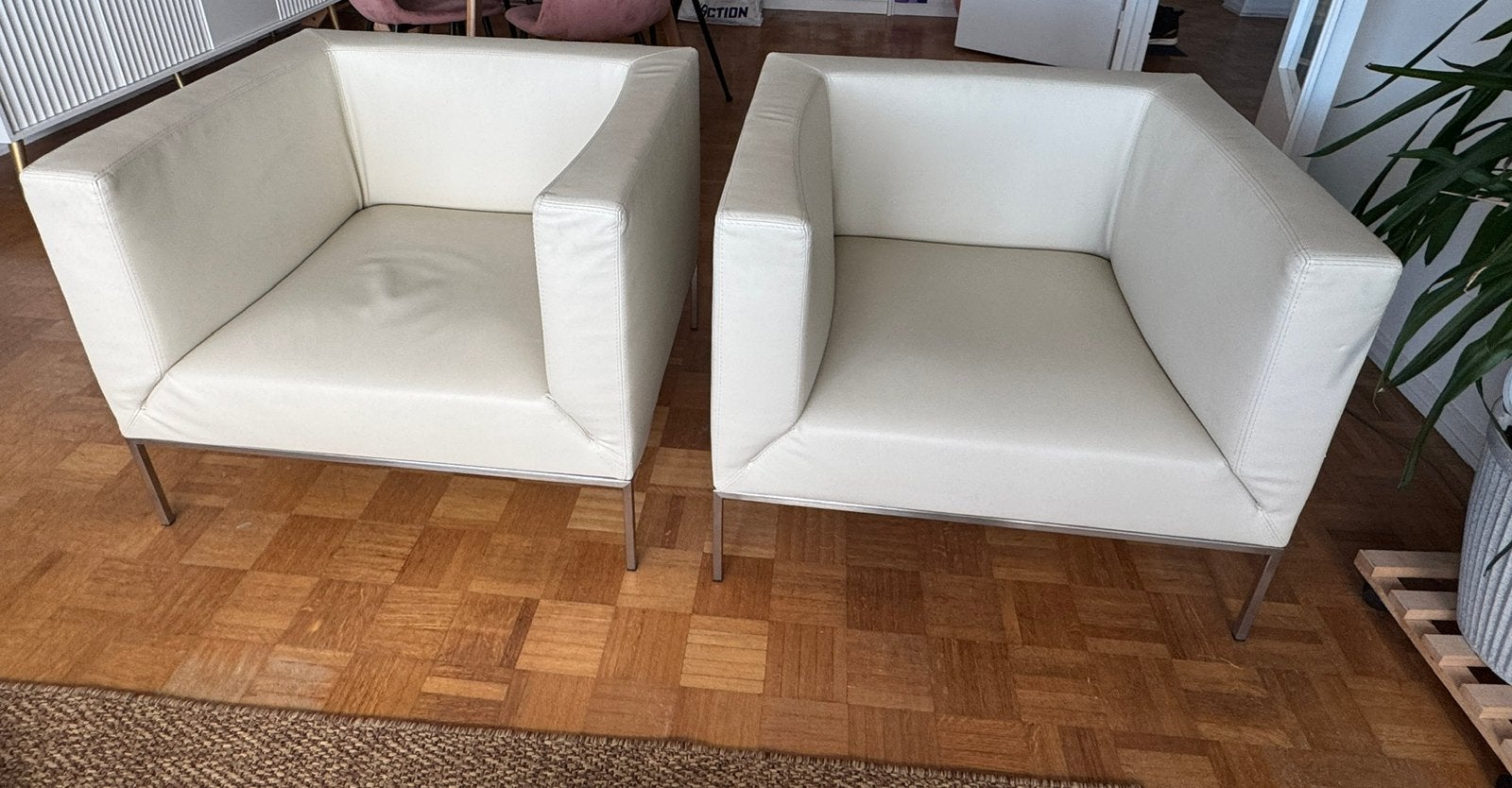 Paire de fauteuils design PARRI – cuir blanc – très bon état, 75 à 100 cm, Comme neuf, Enlèvement, Cuir