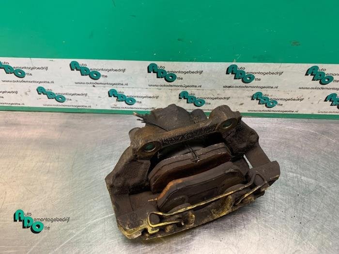 Remklauw (Tang) rechts-voor van een Audi A4 (A4 99-), Gebruikt, -, -, -