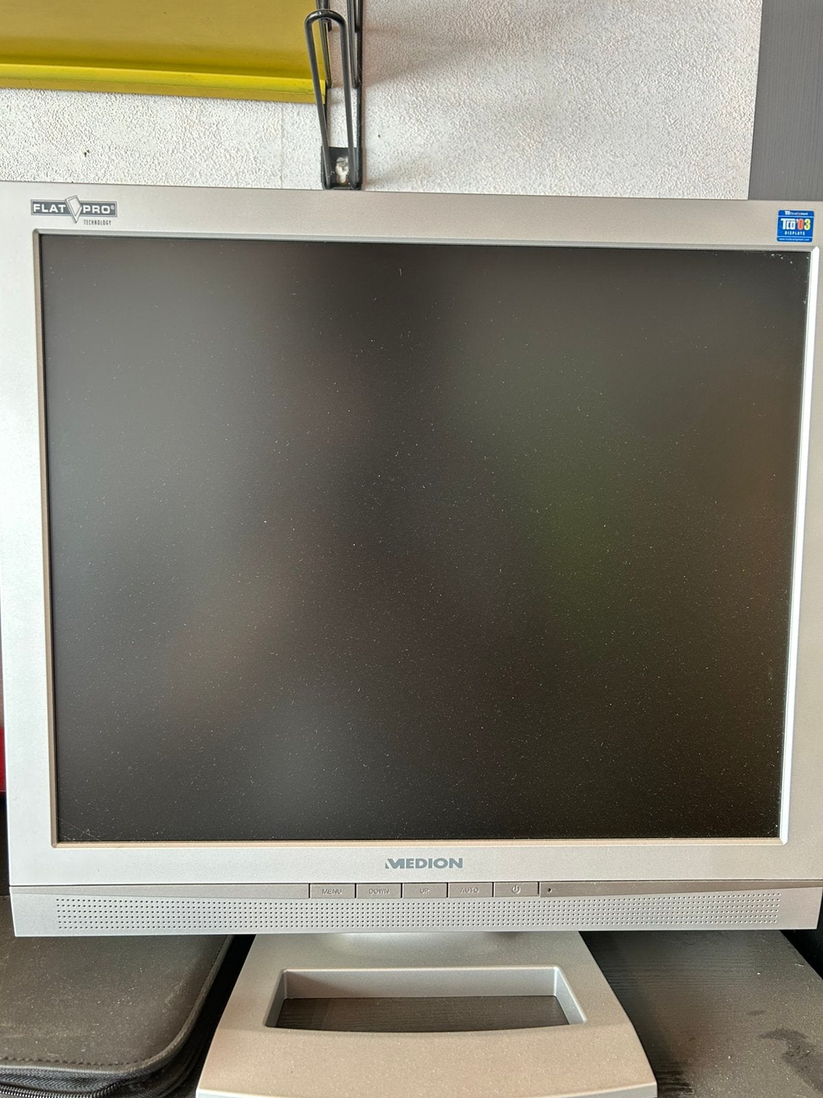 Computerscherm met voedingskabel, Computers en Software, Ophalen, Zo goed als nieuw