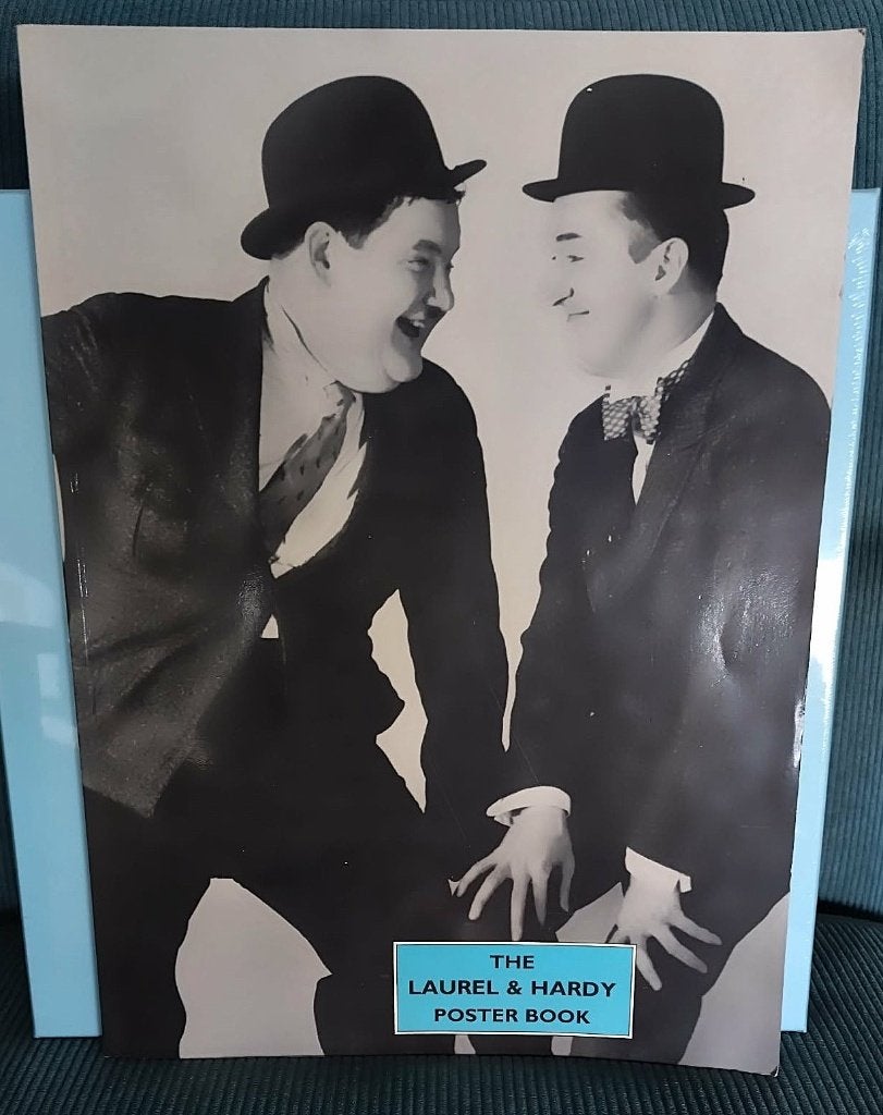 Laurel & Hardy posterboek op groot formaat, Boeken, Ophalen of Verzenden, Zo goed als nieuw, Personen