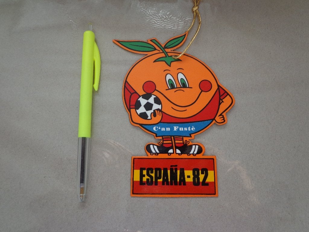 Naranjito souvenir wereldbeker voetbal Espana 82, Verzamelen, Ophalen of Verzenden, Nieuw, Poster, Plaatje of Sticker