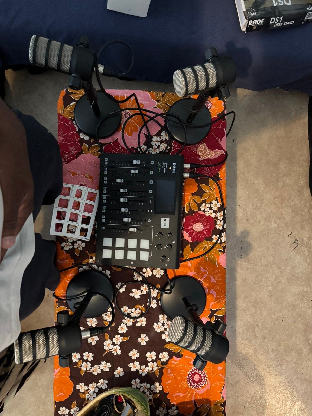 Setup Podcast RØDE Complet  (RØDECaster Pro + 4 PodMic), Enlèvement ou Envoi, Comme neuf