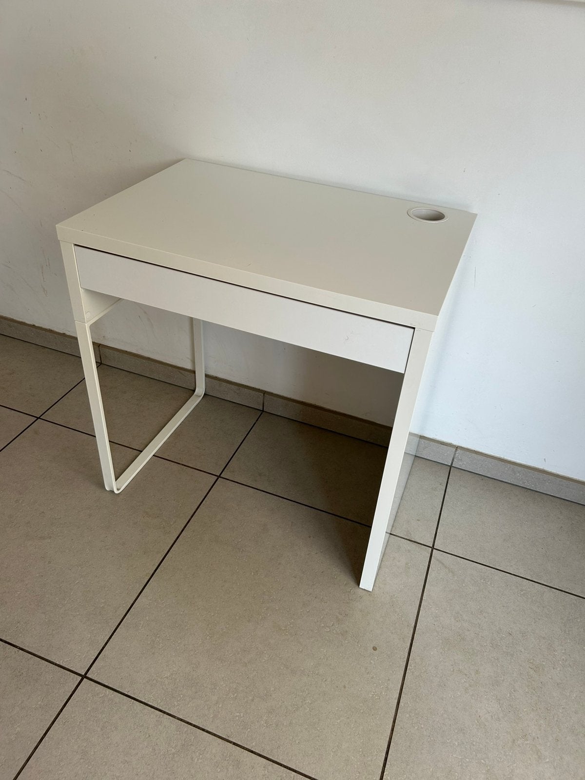 Wit bureautje Ikea - 75 cm hoog - 73 cm breed, Huis en Inrichting, Bureaus, Ophalen, 73 cm, Schoolbureau, Zo goed als nieuw