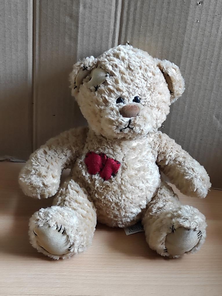 knuffel: beer met rode hartjes, Ophalen of Verzenden, Zo goed als nieuw, Beer