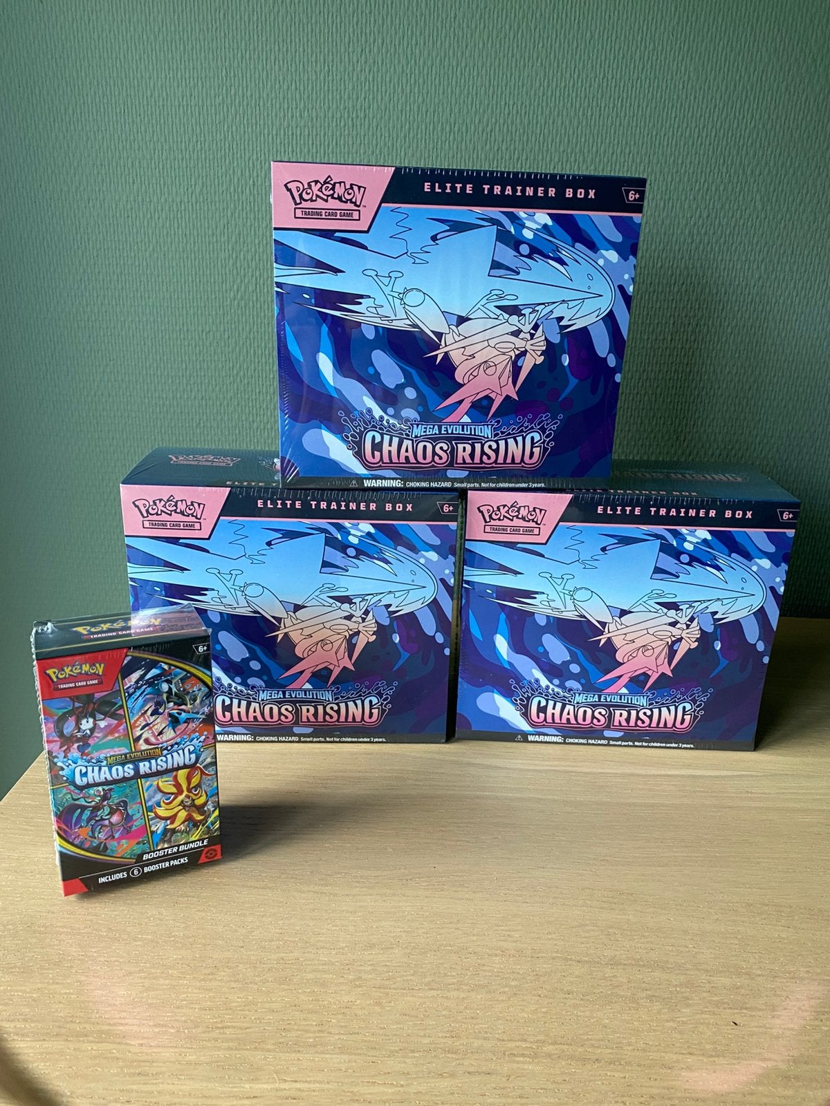 Chaos Rising ETB en booster bundle, Hobby en Vrije tijd, Verzamelkaartspellen | Magic the Gathering, Ophalen, Zo goed als nieuw
