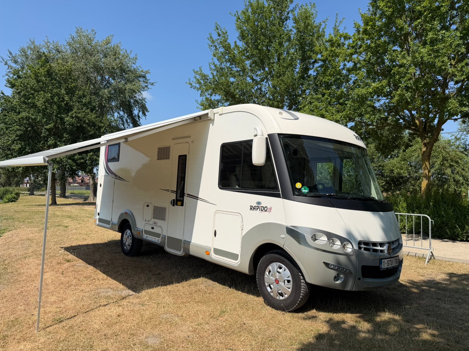 Integraal Rapido 8066 df, Automaat. Heavy chassis 4,4 ton, Auvent, Jusqu'à 4, Toilette à cassette, Fiat