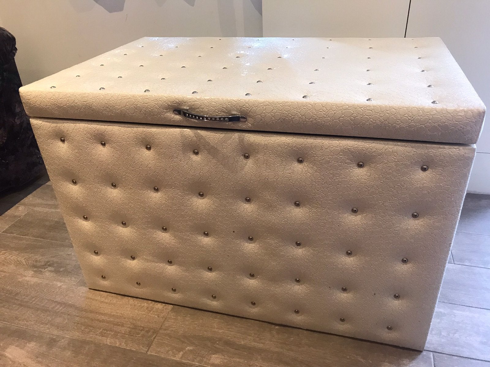 ZEER MOOİE SPECİAAL GEMAAKTE KİST VOOR SLAAPKAMER ENZ, 50 – 75, Gebruikt, 50 tot 100 cm, Ophalen of Verzenden