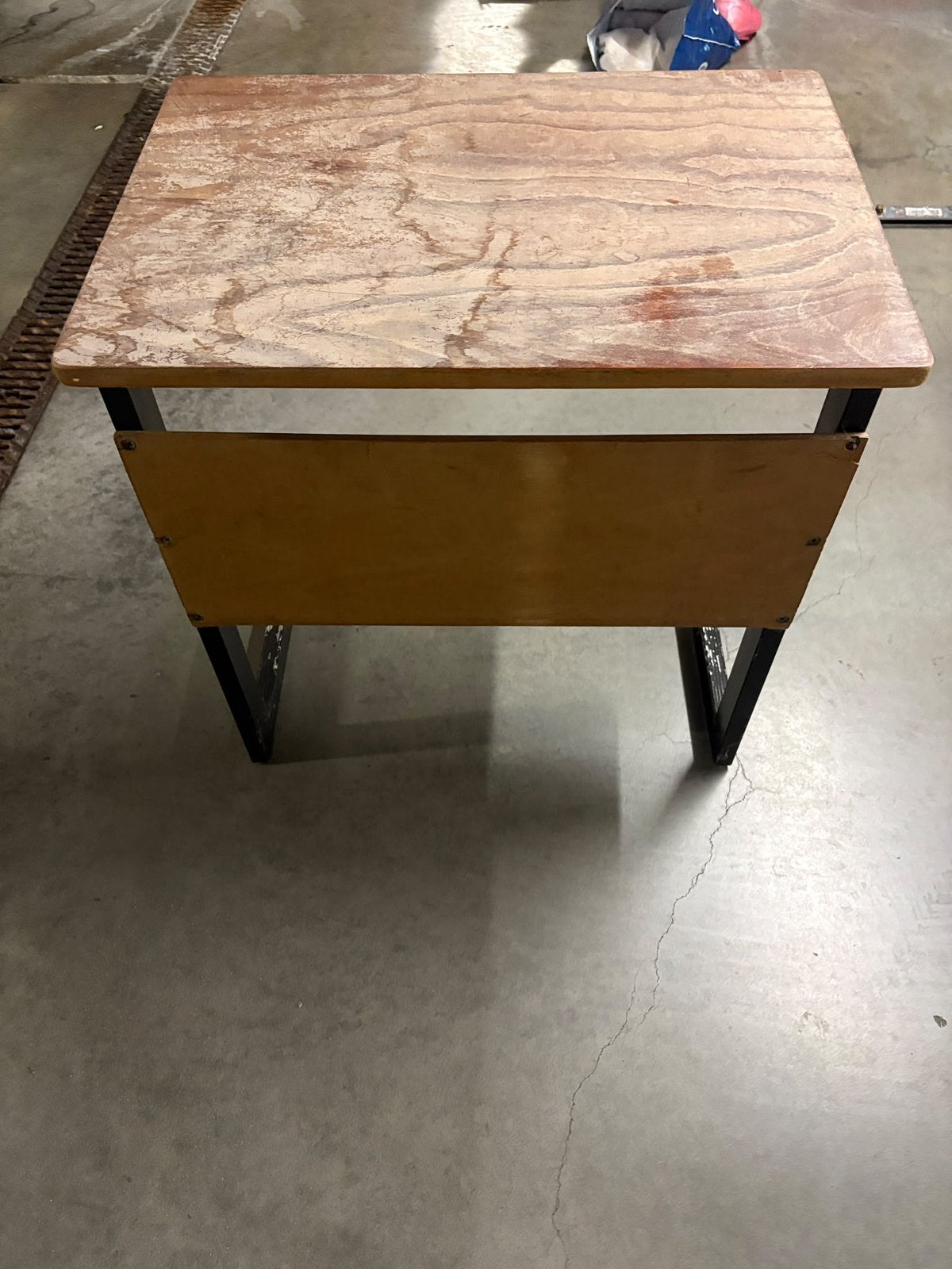 Bureau d’écolier vintage, Maison & Meubles, Enlèvement, Comme neuf, Bois