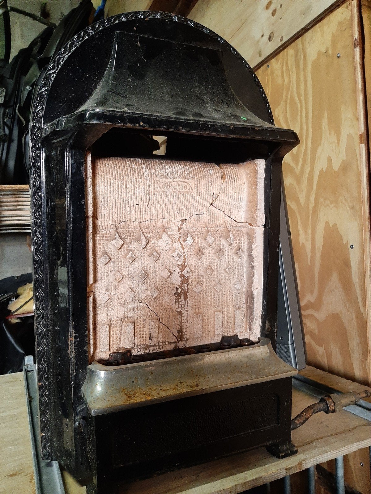 Oude antieke gas haard, Ophalen, Gebruikt