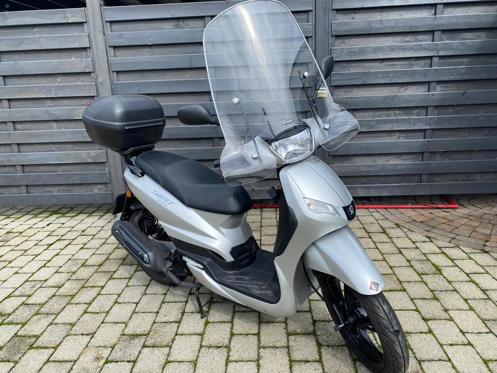 Scooter Peugeot Tweet 125 slechts 3000 km, Fietsen en Brommers, Ophalen, Zo goed als nieuw, Benzine, Peugeot