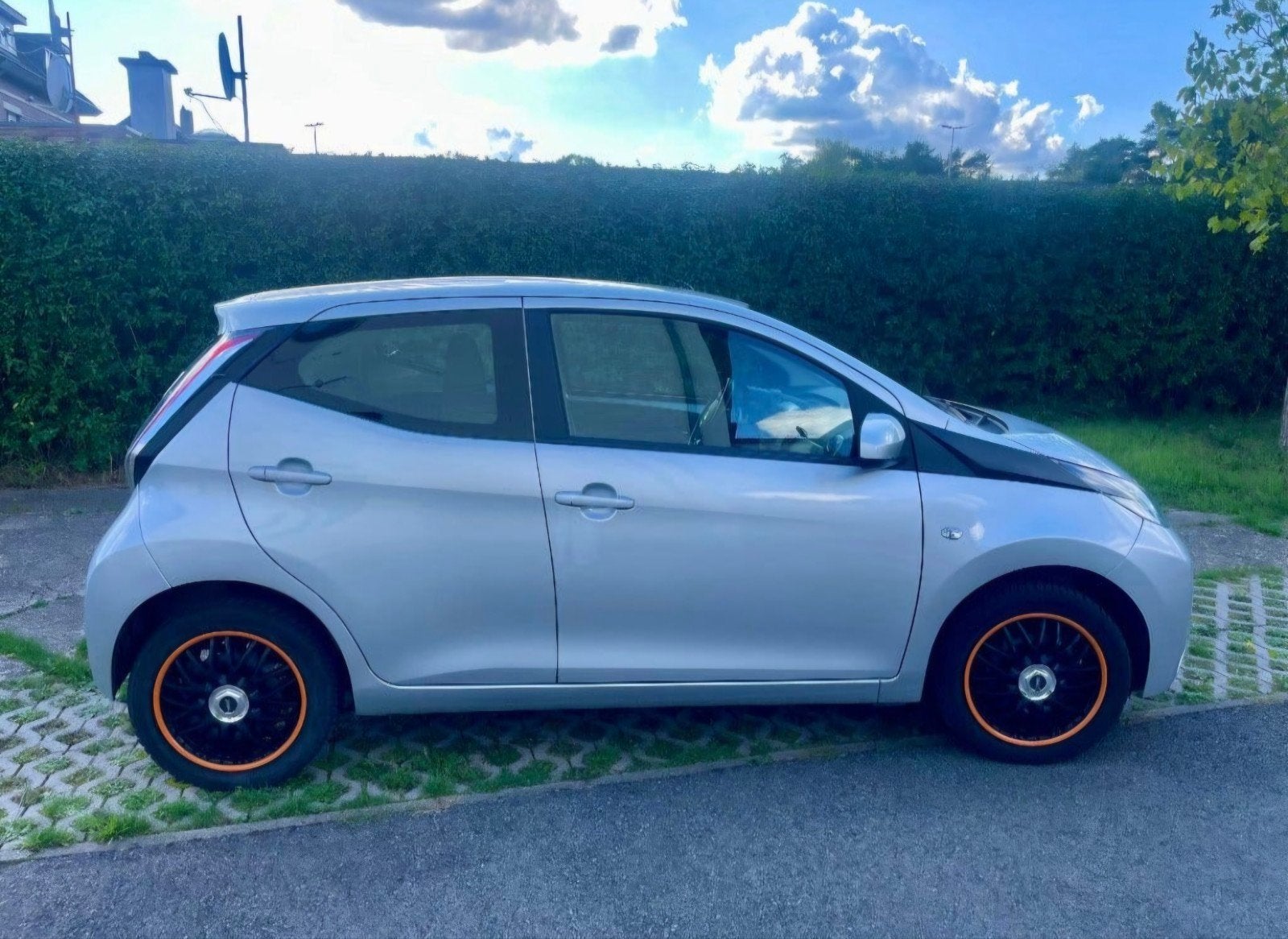 Toyota Aygo 1.0 VVT-i. slechts 32000 km, Autos, Argent ou Gris, Achat, Euro 6, 5 portes