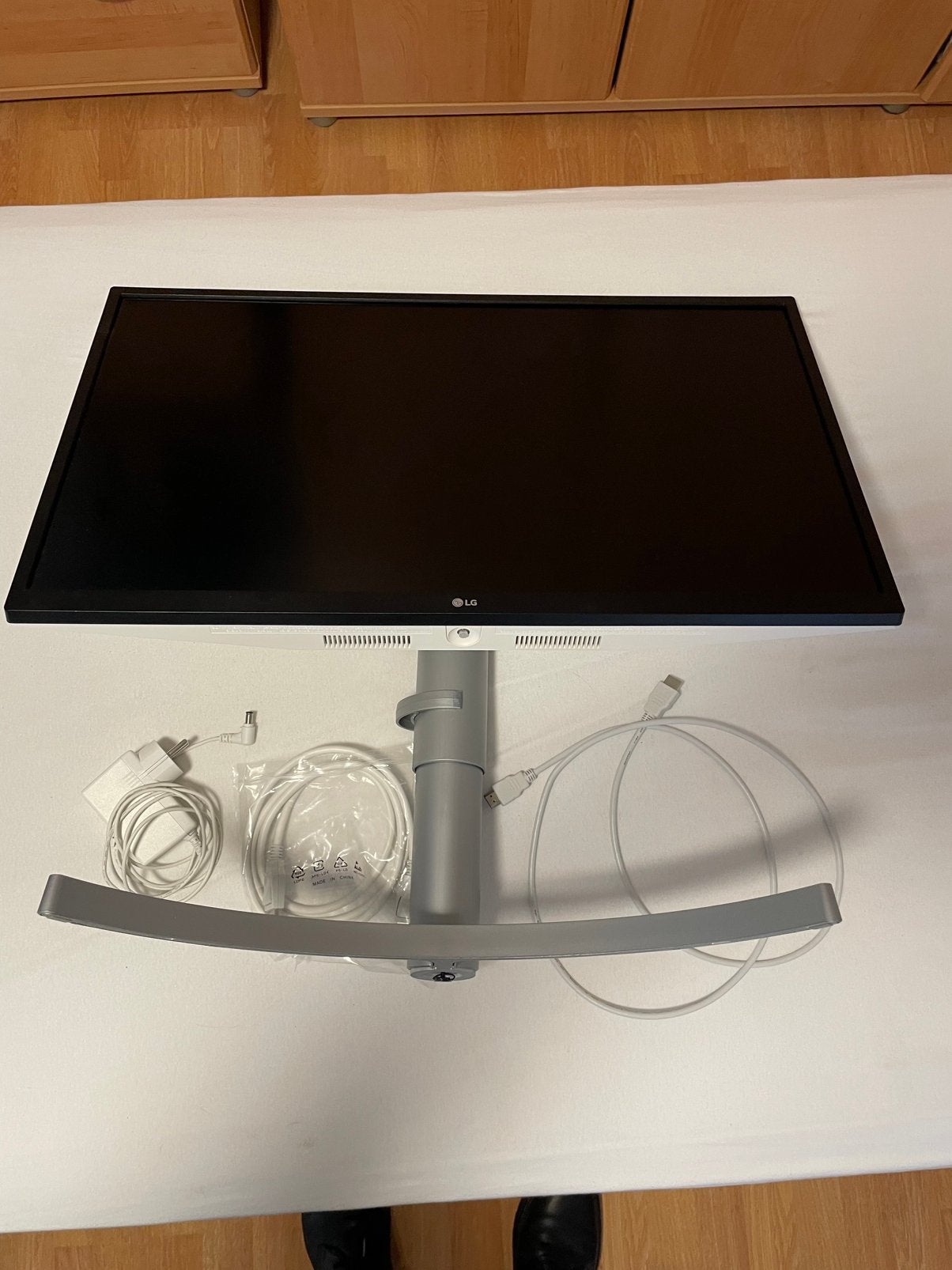 LG - 27UL550 - 4K IPS Monitor - 27 inch, Computers en Software, Monitoren, IPS, In hoogte verstelbaar, DisplayPort, 1 tot 2 ms