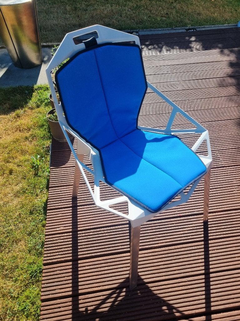Stoel Chair One Magis in wit met blauw kussen, Enlèvement, Métal, Blanc, Cinq, Six Chaises ou plus