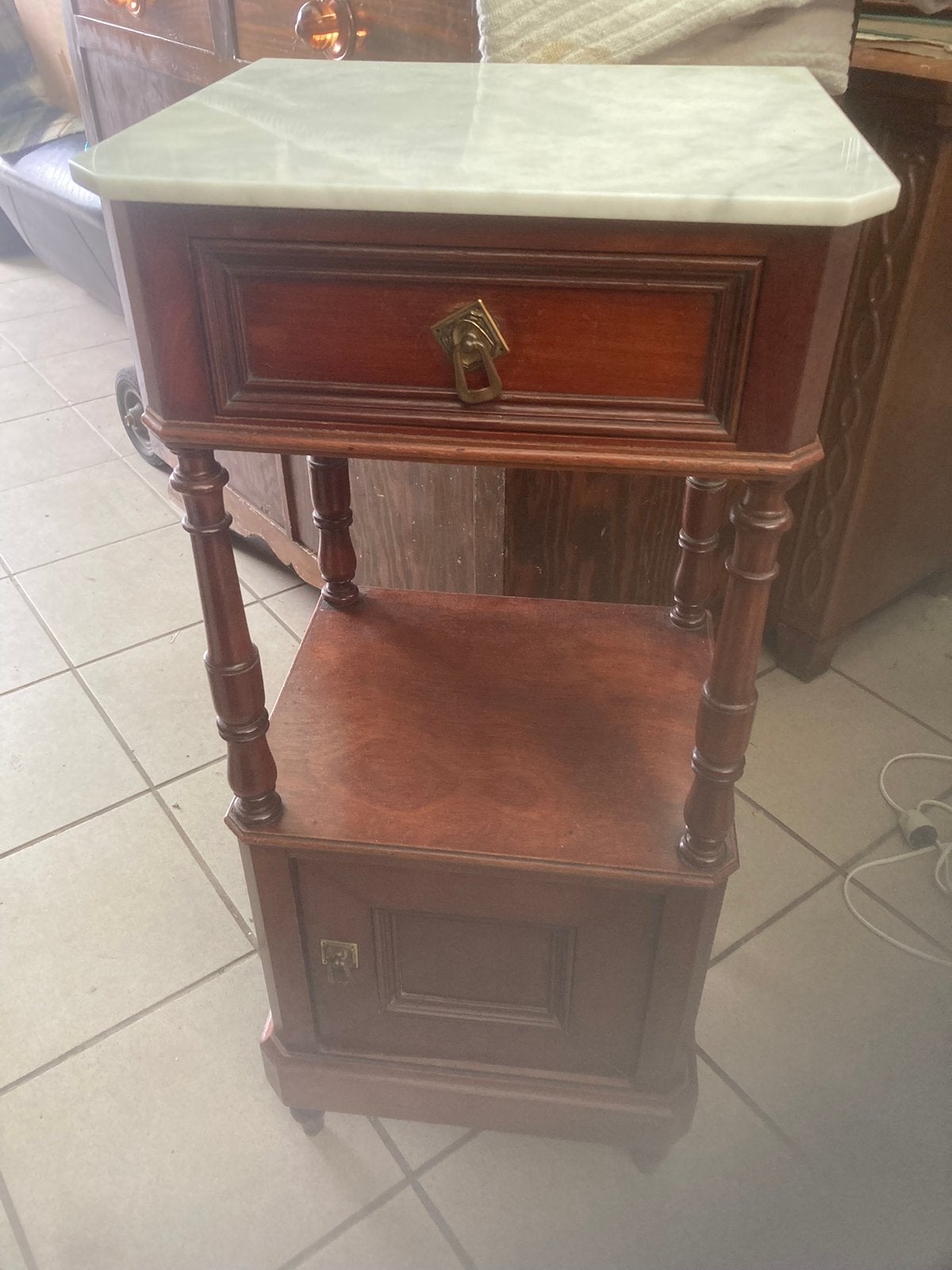 Table de chevet entièrement en bois avec plateau en marbre, Enlèvement, Bois