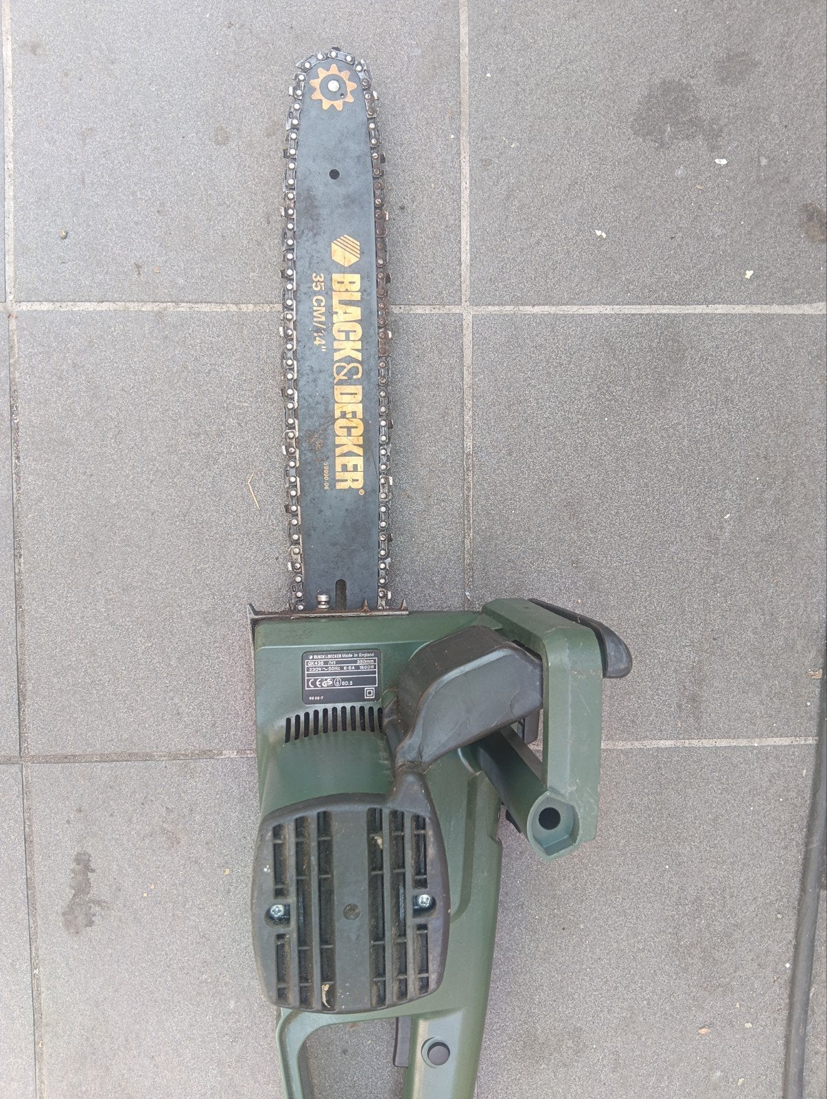 Tronçonneuse électrique black et Decker, Électrique