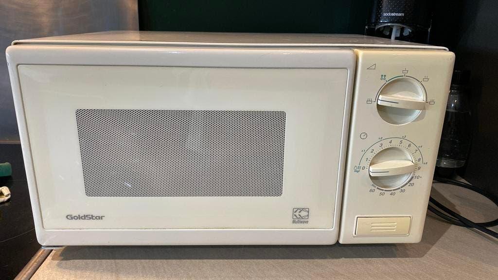 Microgolfoven goldstar MS-1705, Elektronische apparatuur, Microgolfovens, Ophalen, Gebruikt, Microgolfoven, Draaiplateau