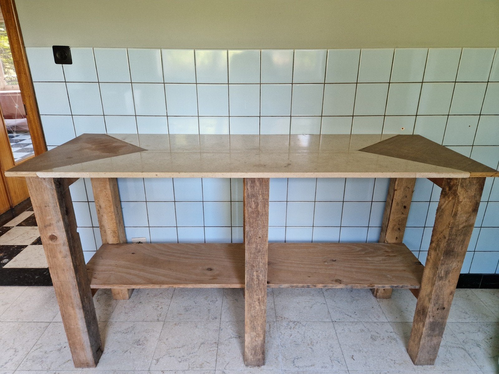 leuke keukentoog met keramische tegel en hout, Ophalen