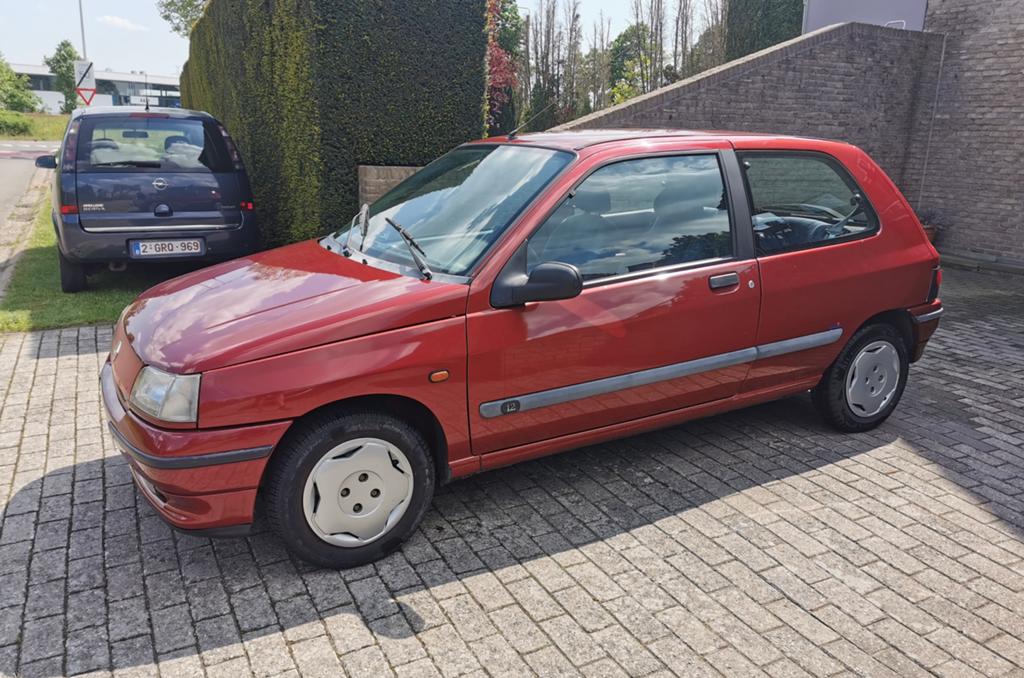 Renault clio oldtimer, Auto's, Renault, Voorwielaandrijving, Stof, Particulier, Blauw