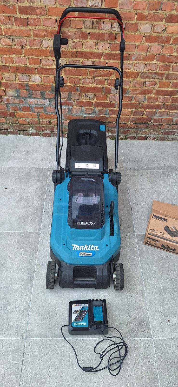 Tondeuse à gazon Makita DLM 382 avec 2 batteries et chargeur, Enlèvement