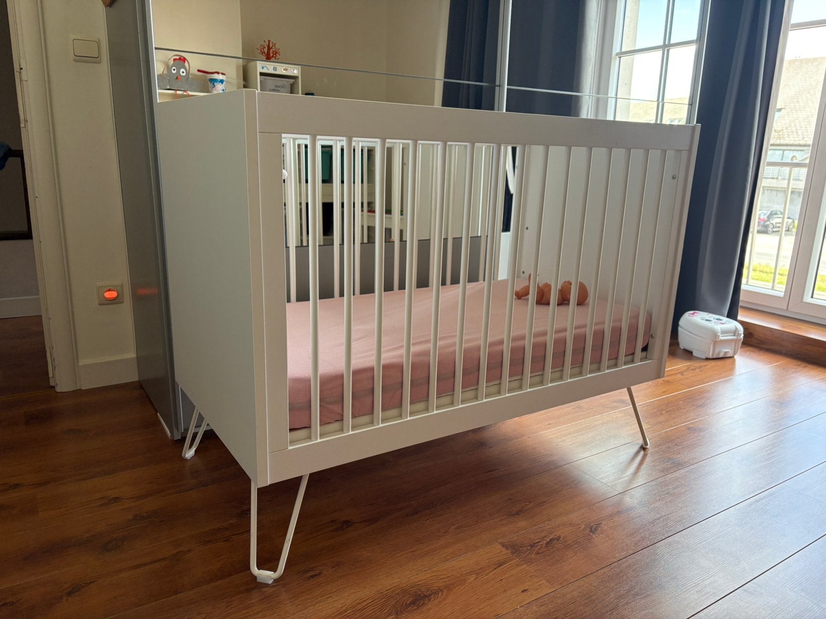 Wit babybed Childwood incl matras, Kinderen en Baby's, Babywiegjes en Ledikanten, Ophalen, Zo goed als nieuw, Ledikant