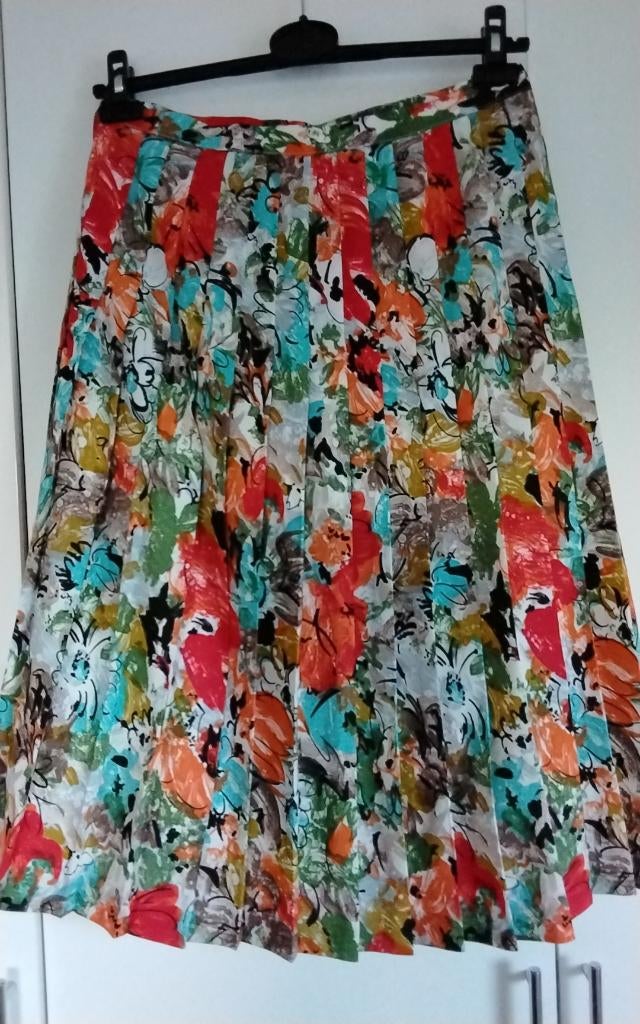 plooirok met uitbundige print maat 38, Zo goed als nieuw, Onder de knie, Ophalen, ANDERE