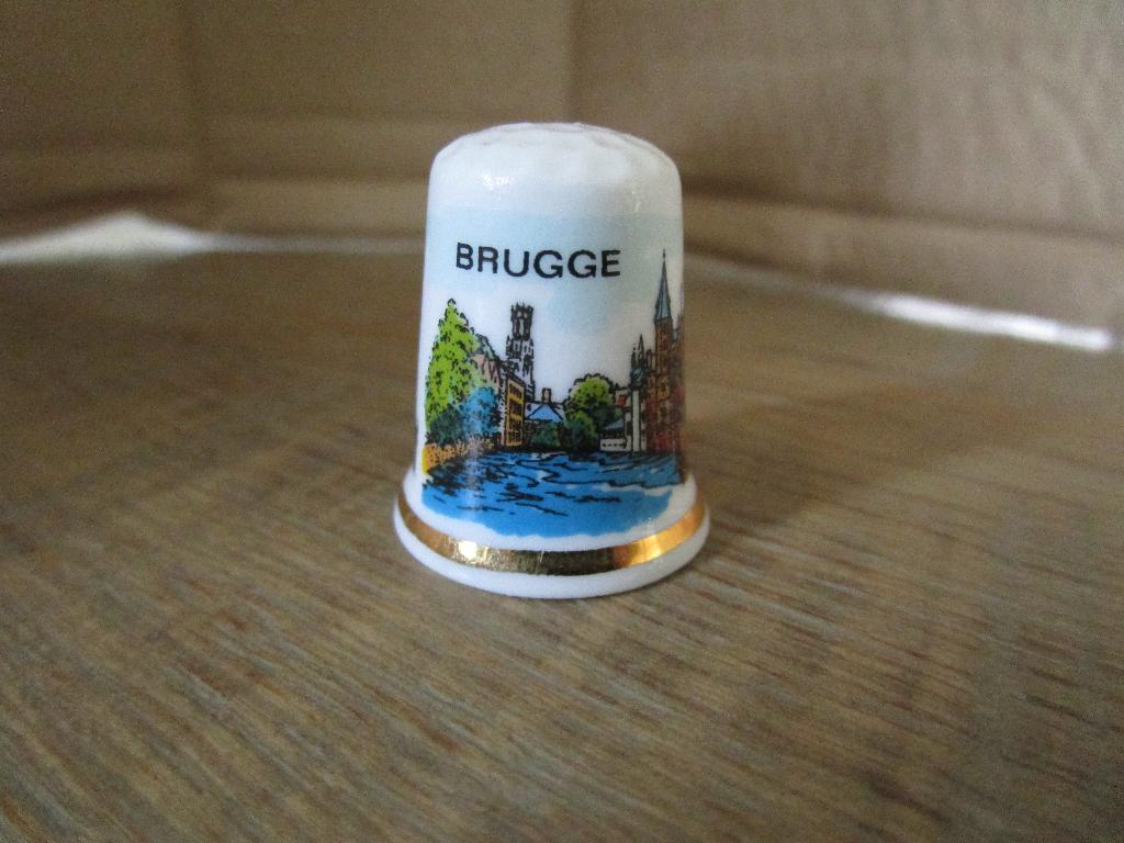 6 vingerhoedjes Brugge, Verzamelen, Vingerhoedjes, Ophalen of Verzenden, Nieuw, Porselein