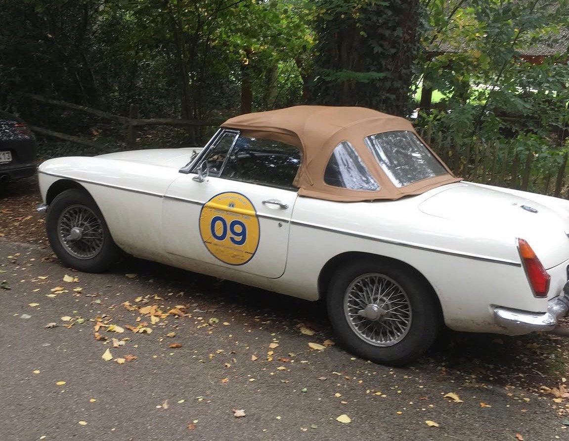 Te koop mg b, Auto's, Achterwielaandrijving, 4 cilinders, Cabriolet, Wit