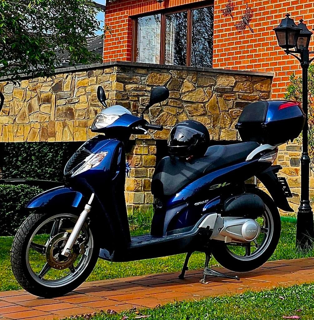 Honda SH 125 cc injection comme neuf 4000 km