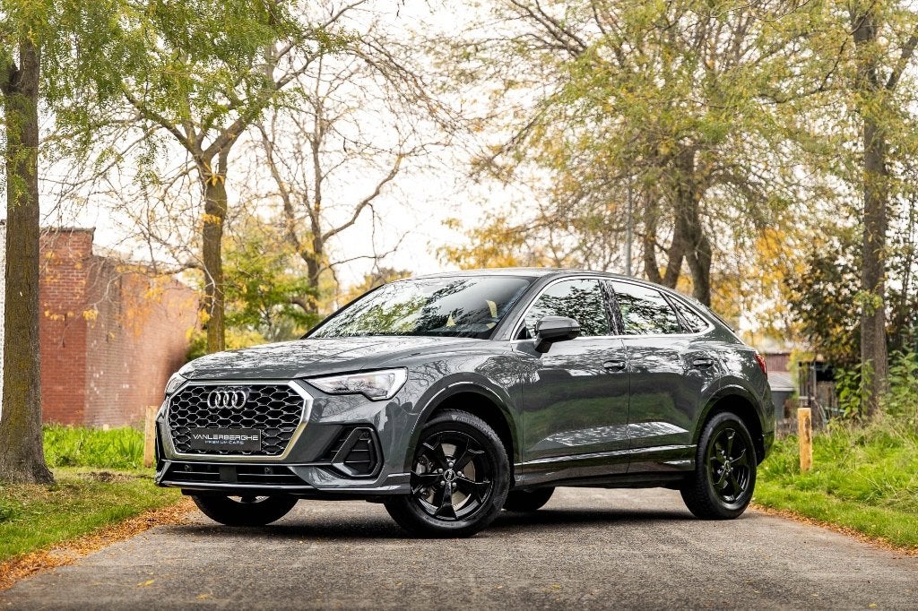 Audi Q3 45 TFSIe S Tronic * LED * Camera * Leder, Autos, Entreprise, Entretenue par le concessionnaire, Noir, 5 portes