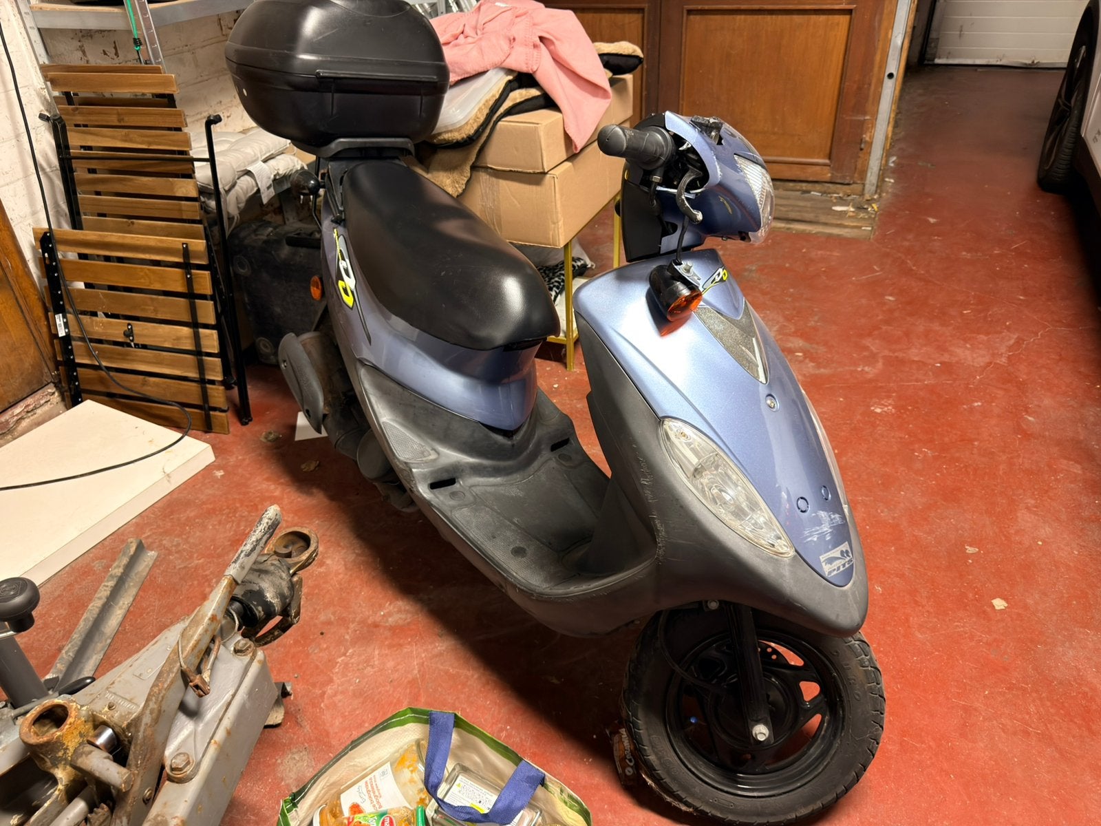 Sym ST05V 50cc 45km/h scooter met koffer, Vélos & Vélomoteurs, Autres modèles, 49 cm³, Classe B (45 km/h), Enlèvement