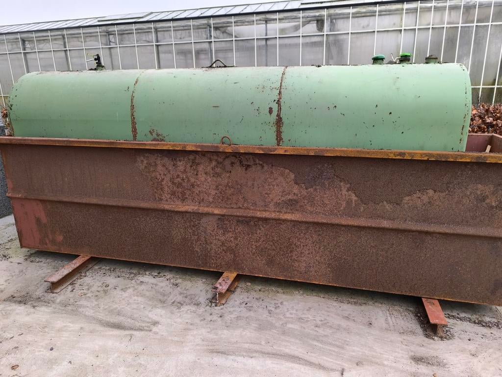 Tank met lekbak, Ophalen