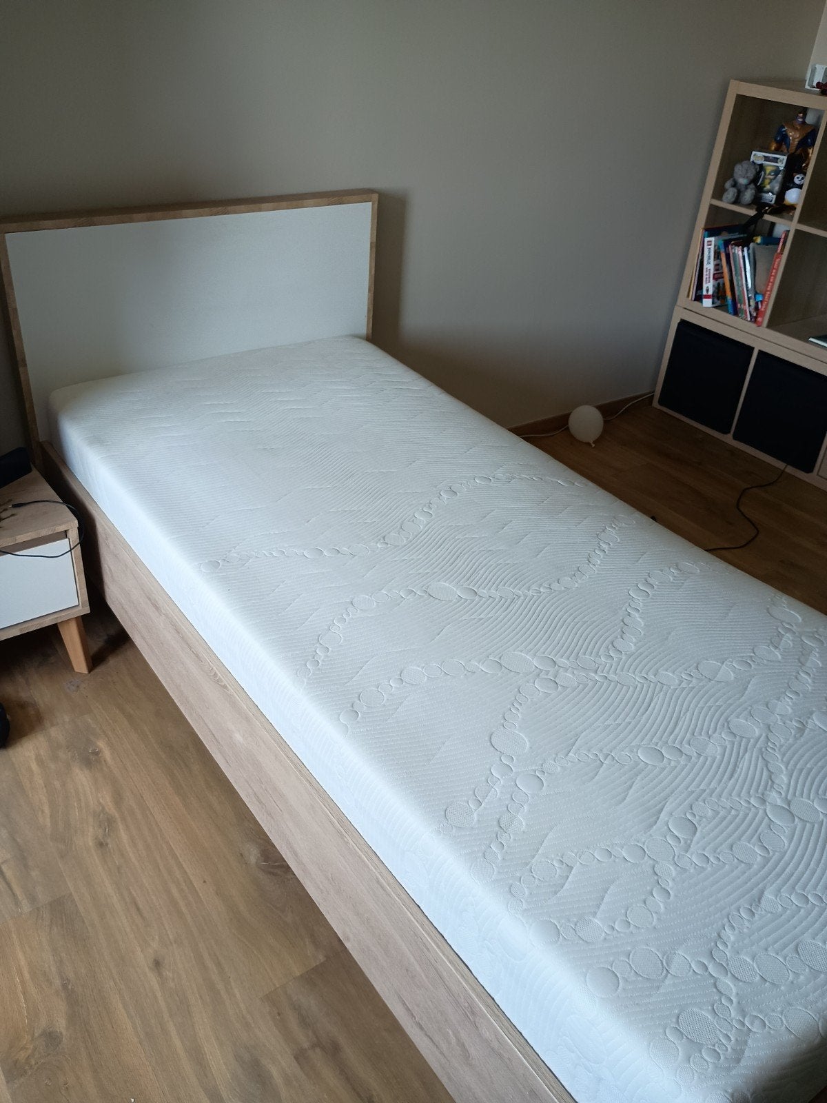 Eenpersoonsbed in zeer goede staat incl. Pocketveermatras, Huis en Inrichting, Slaapkamer | Complete slaapkamers, Ophalen