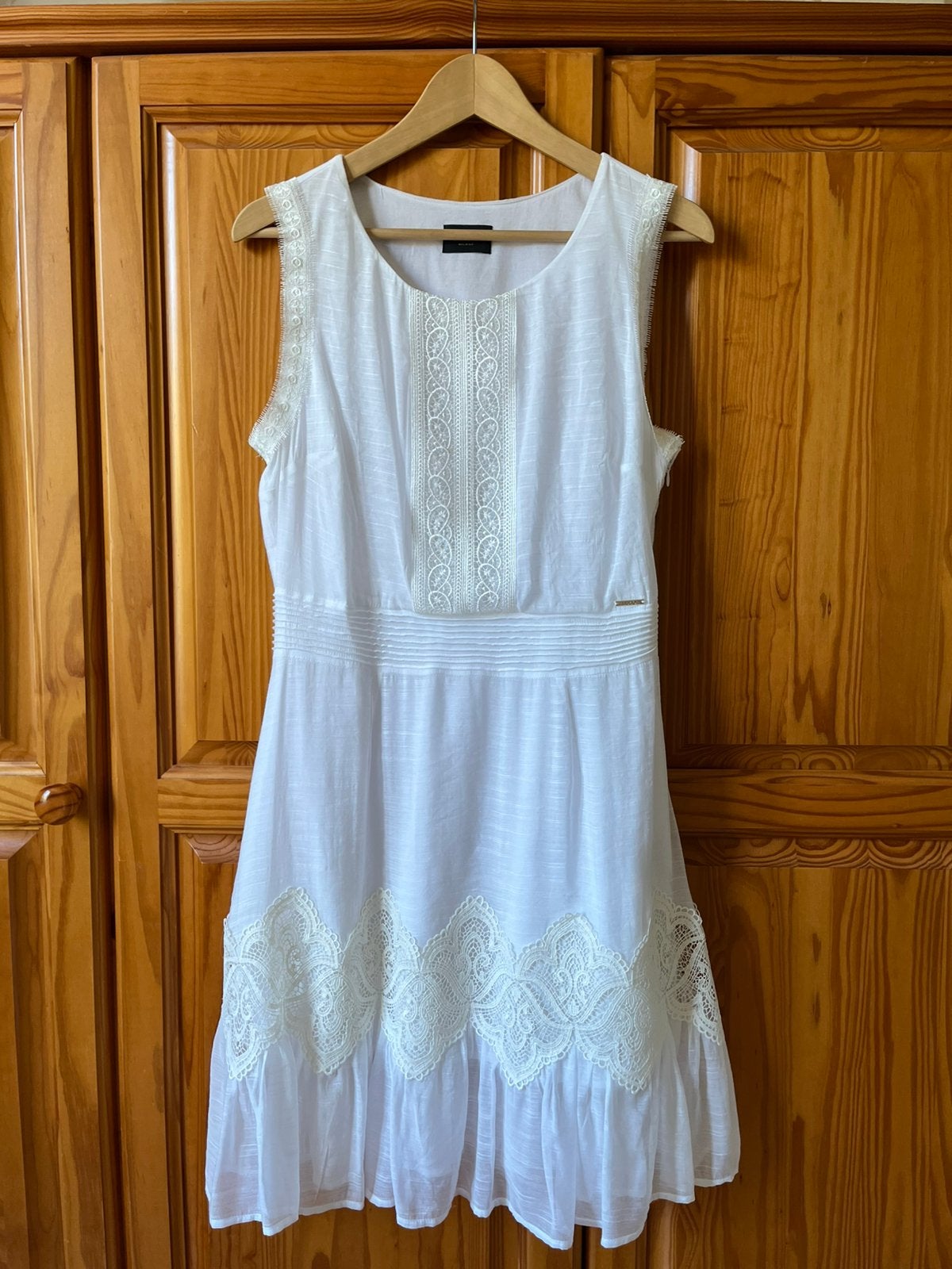 Prachtige Witte Liu Jo Milano Feestjurk met Kant – Maat 36, Kleding | Dames, Jurken, Ophalen, Zo goed als nieuw, Maat 36 (S), Wit