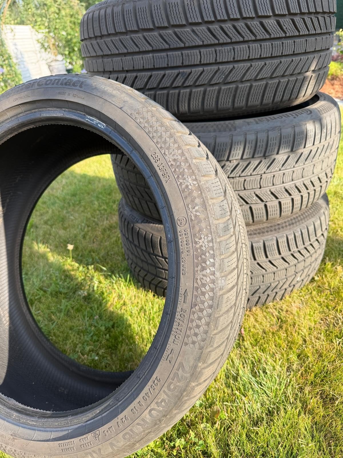 Winterbanden Continental 225/40 R18 V XL, Auto-onderdelen, Banden en Velgen, Ophalen, 18 inch, Winterbanden, Band(en)