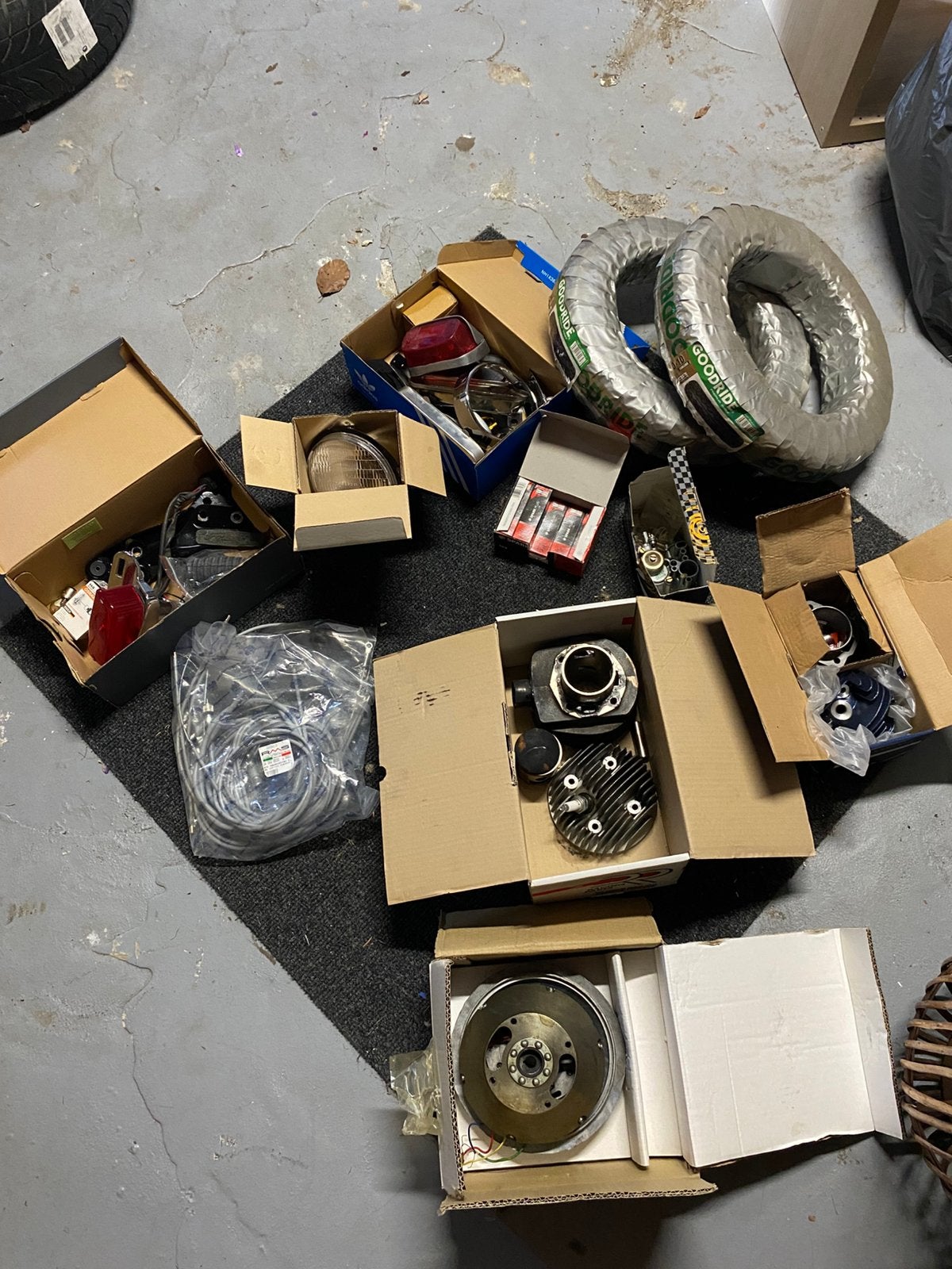 Lot de pièces pour Vespa (carbu,cylindre…), Enlèvement, Utilisé