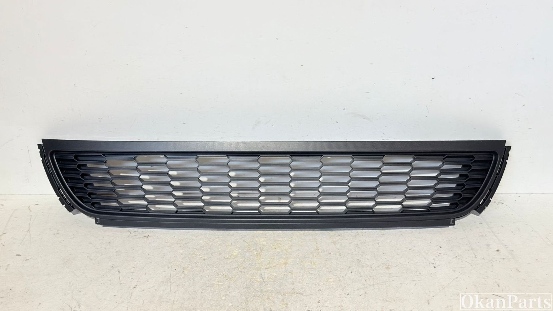 Calandre inf rieure Volkswagen Polo 6R 6R0853677K, Info@fabrikant.eu, Fabrikant BV, Fabrikantstraat 1
1000 AA  Amsterdam, NL, Utilisé