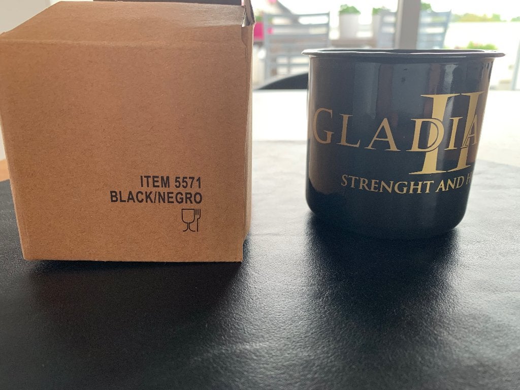 Nieuwe onbeschadigde gelakte zwarte tas mok gladiator, Huis en Inrichting, Ophalen of Verzenden, Nieuw, Overige materialen, Mok