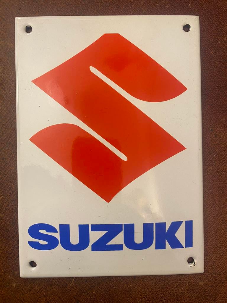 Emaille bolle reclamebordje van Suzuki ( 14 cm x 10 cm )., Verzamelen, Merken en Reclamevoorwerpen, Ophalen of Verzenden, Zo goed als nieuw