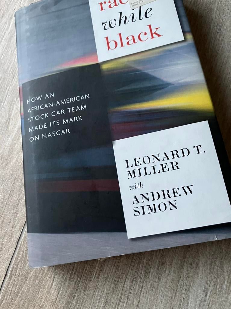 Race while black  (Engels), Boeken, Sportboeken, Zo goed als nieuw, Ophalen of Verzenden