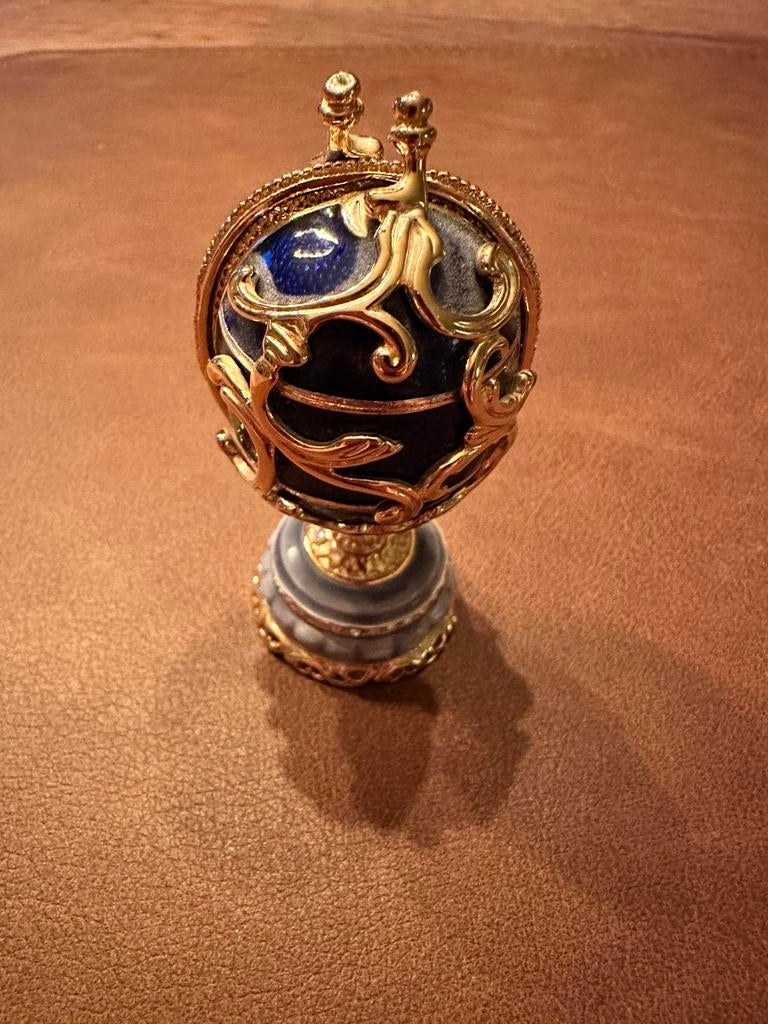 Œufs Fabergé, marque AKM, Enlèvement