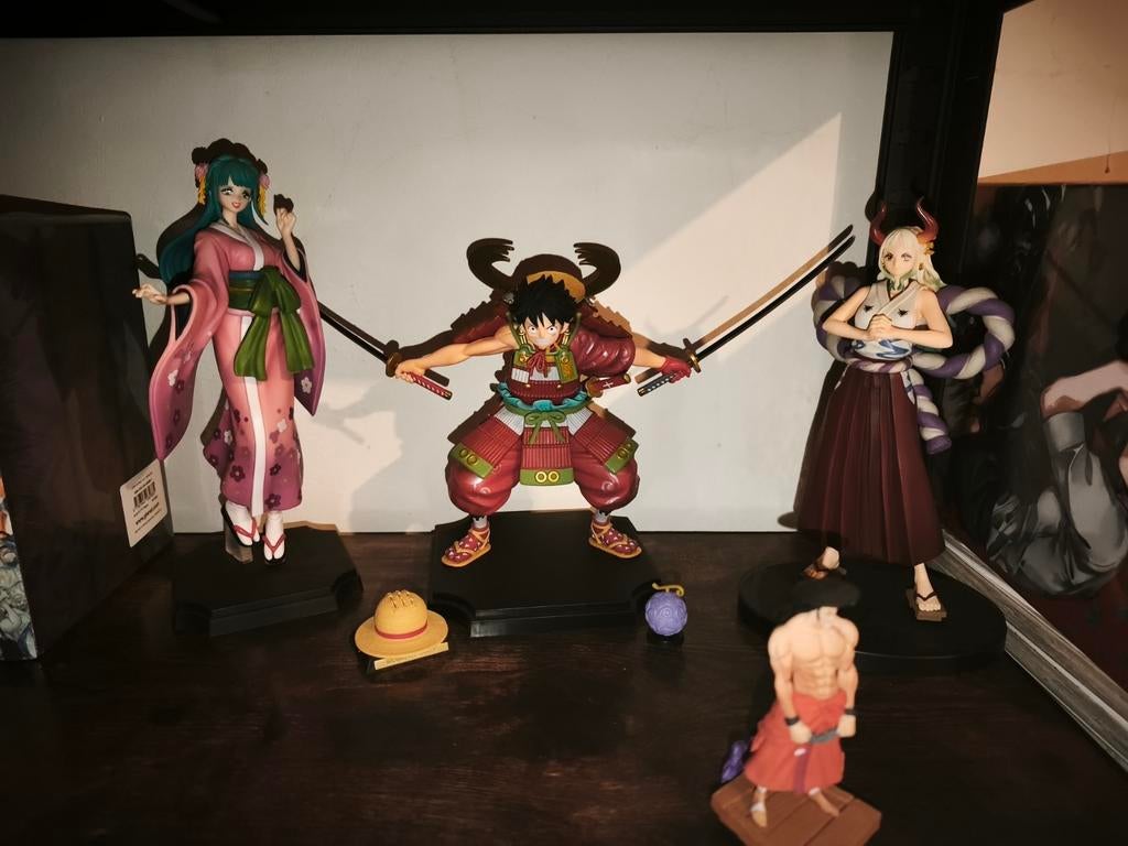 Lots figurine One piece, Ophalen of Verzenden, Zo goed als nieuw, Mens