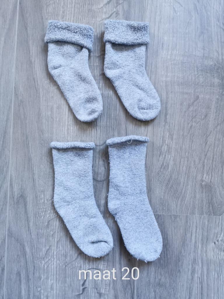 2 paar warme sokken - maat 20, Garçon ou Fille, Enlèvement ou Envoi, Comme neuf, Chaussettes